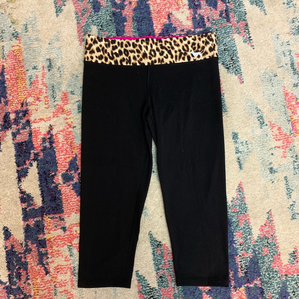 🌊 3/$30 Victoria’s Secret PINK reversible cropped capri leggings cheetah